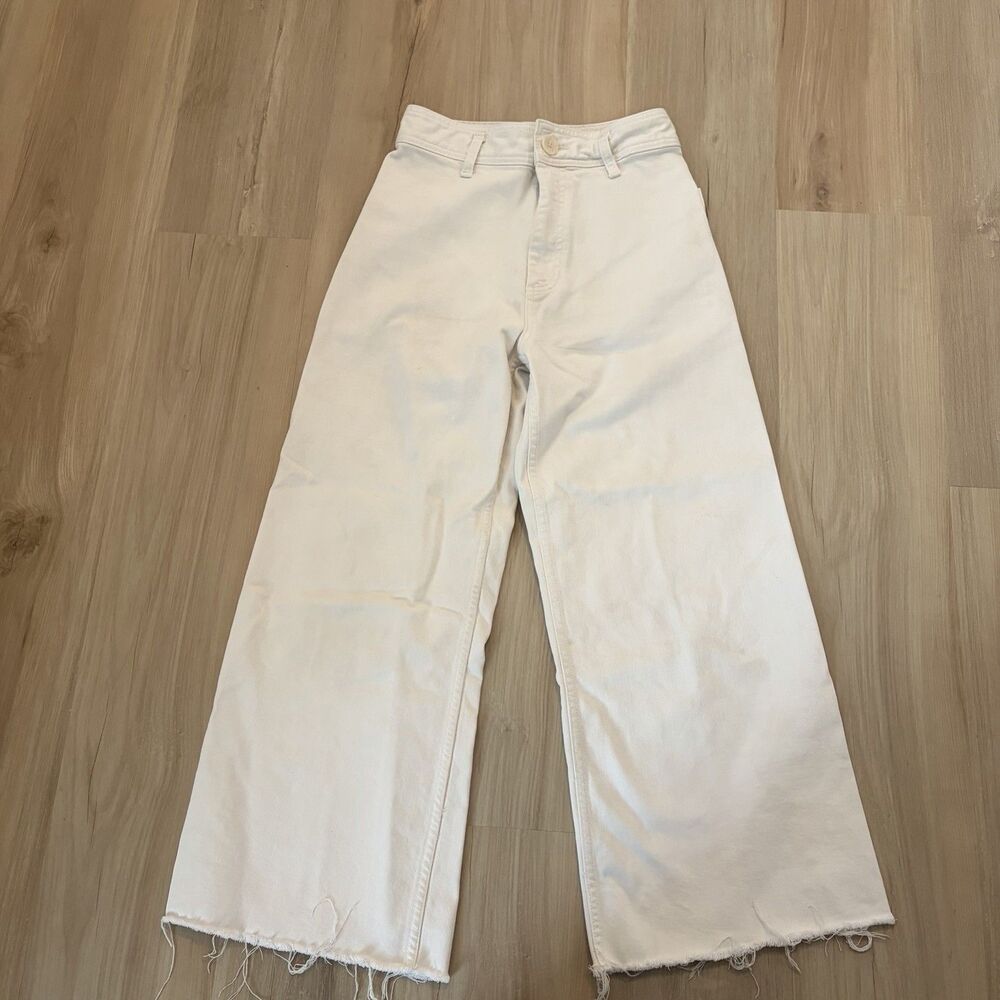 Zara Women’s High Rise Wide Leg Cropped Jeans White Raw Hem Size 6